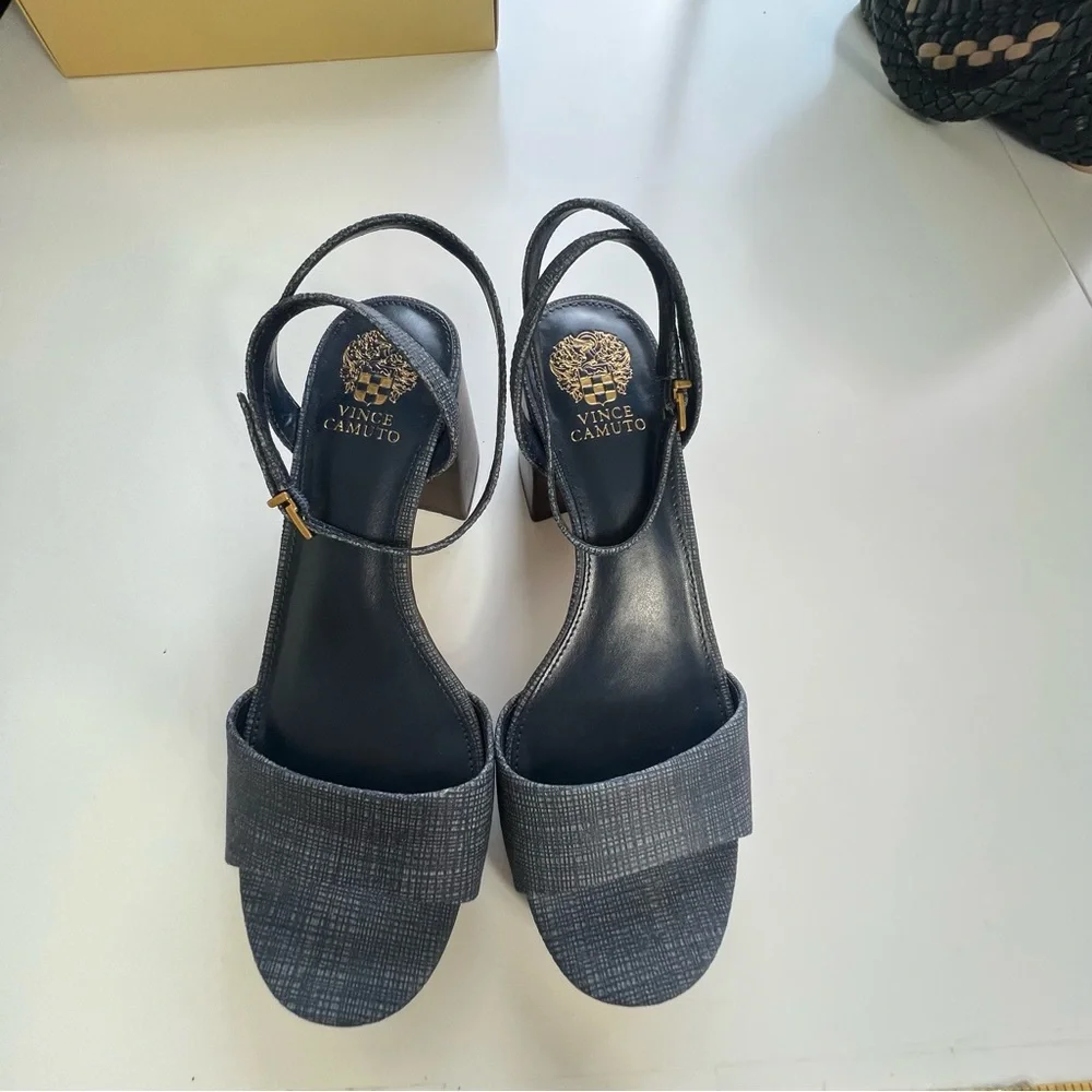 VINCE CAMUTO Pendreya Platform Sandals Blue Size 9M NWOT